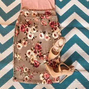 NEW never been worn Floral pencil skirt